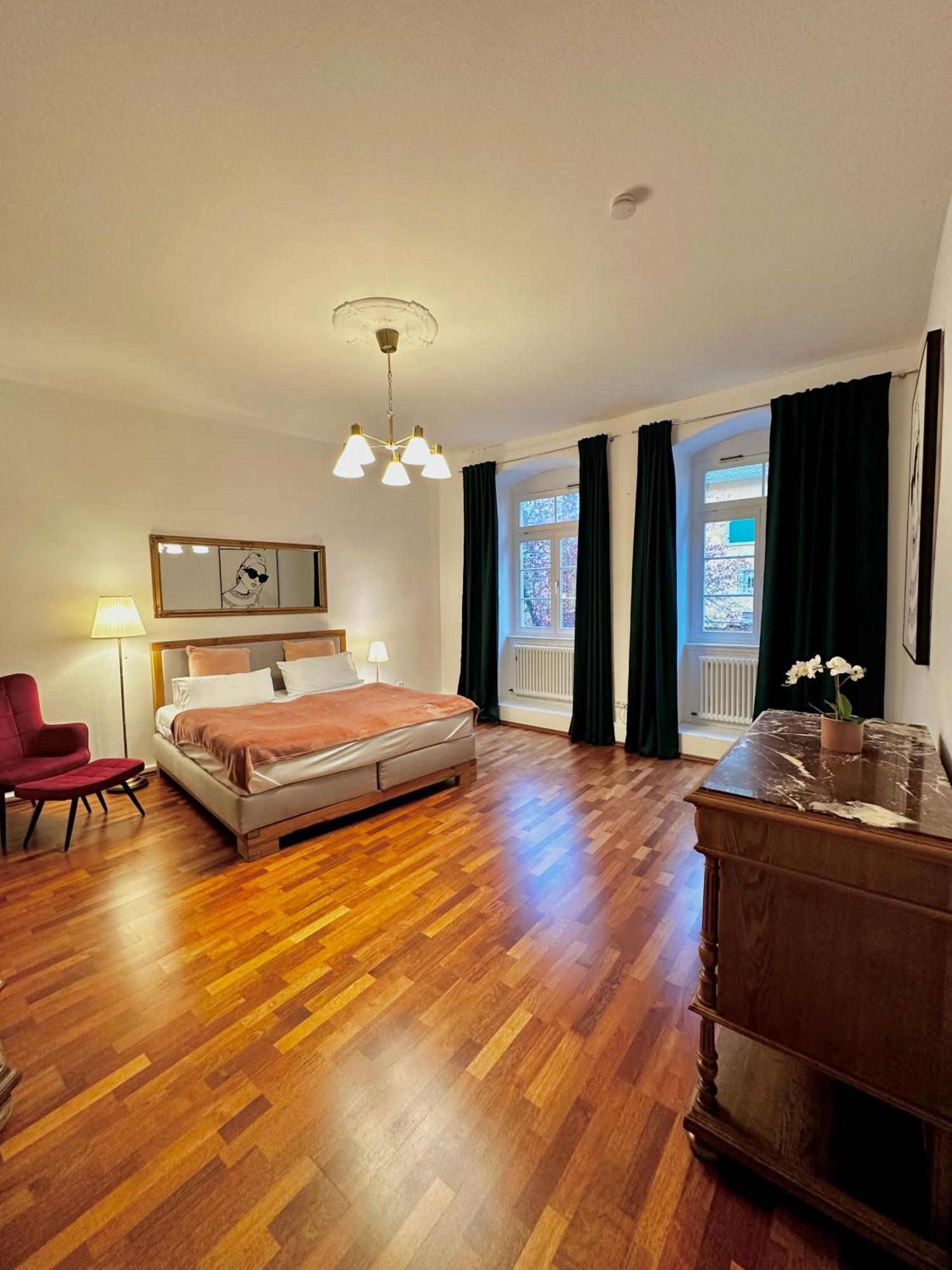 Hirsch Appartements Baden-Bade Exterior foto